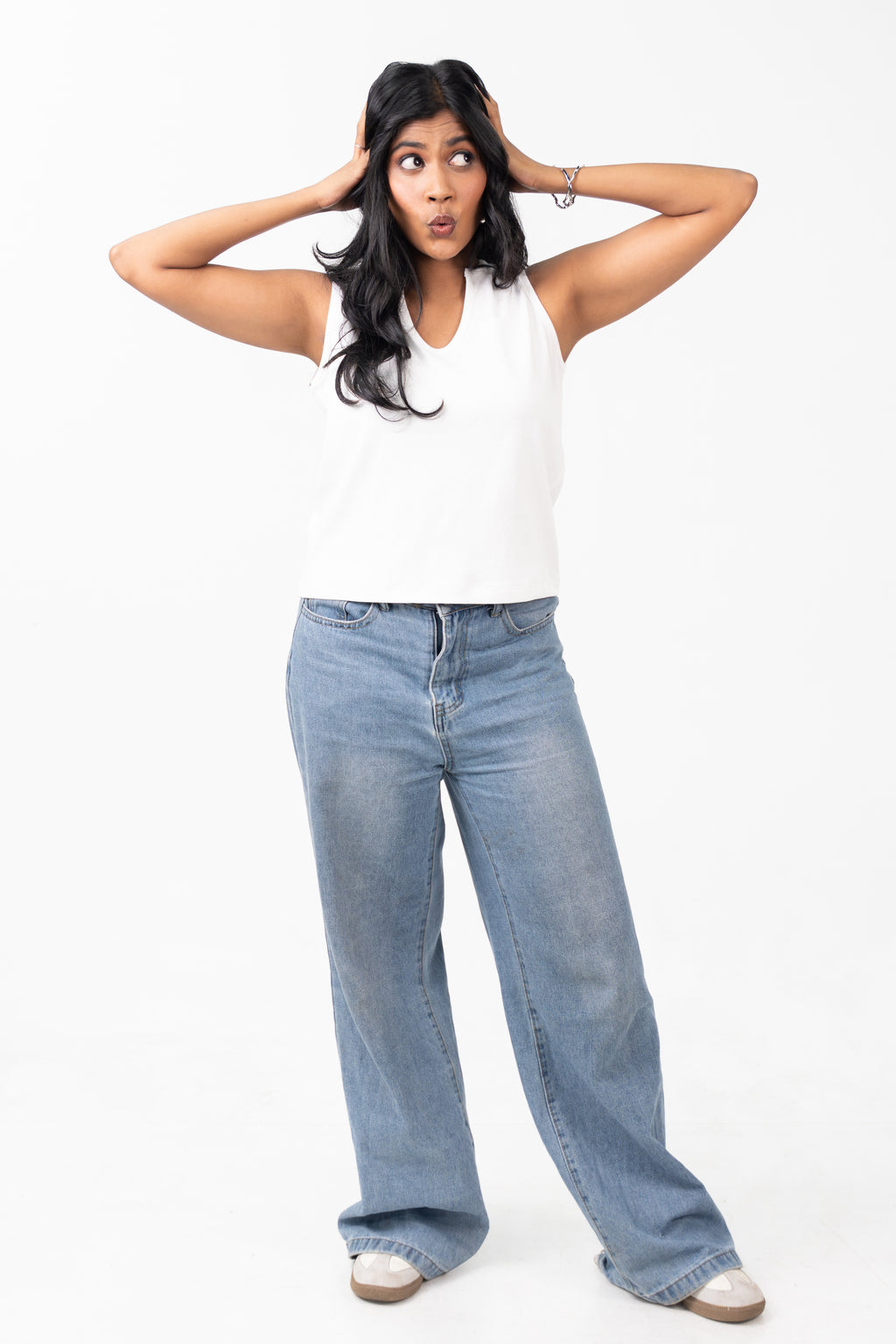 V-Neck Sleeveless - Pure White